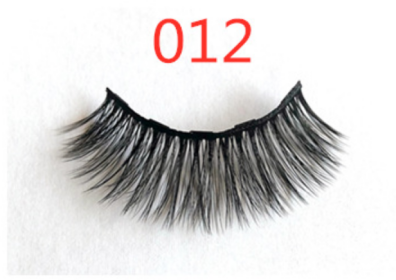 A Pair Of False Eyelashes With Magnets In Fashion (Format: 012 1 pair eyelashes)